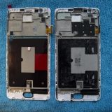 Left is the replacement screen, right is the broken one.